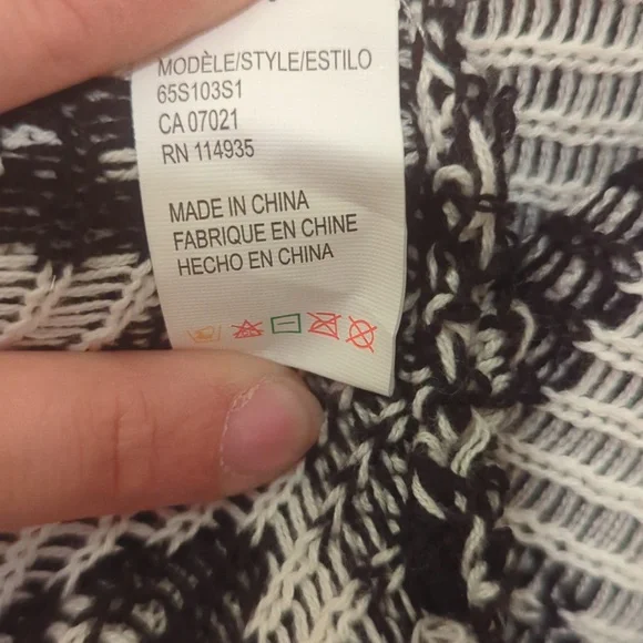 Women's RD Style Black and White Geometric Printed Poncho Style Cardigan, Size M - Picture 3 of 9